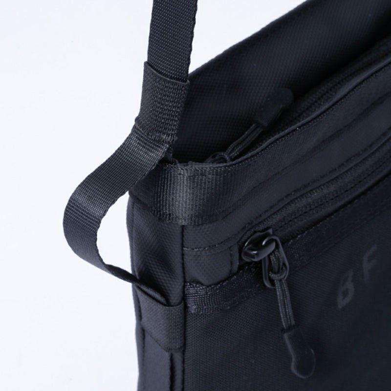 BEAMS DESIGN ELASTIC MESH ショルダーバッグ【BMMH0BS1】 ブラック