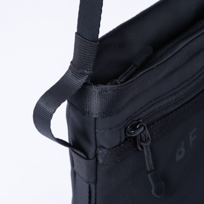 BEAMS DESIGNE LASTIC MESH ショルダーバッグ【BMMH0BS1】 ブラック