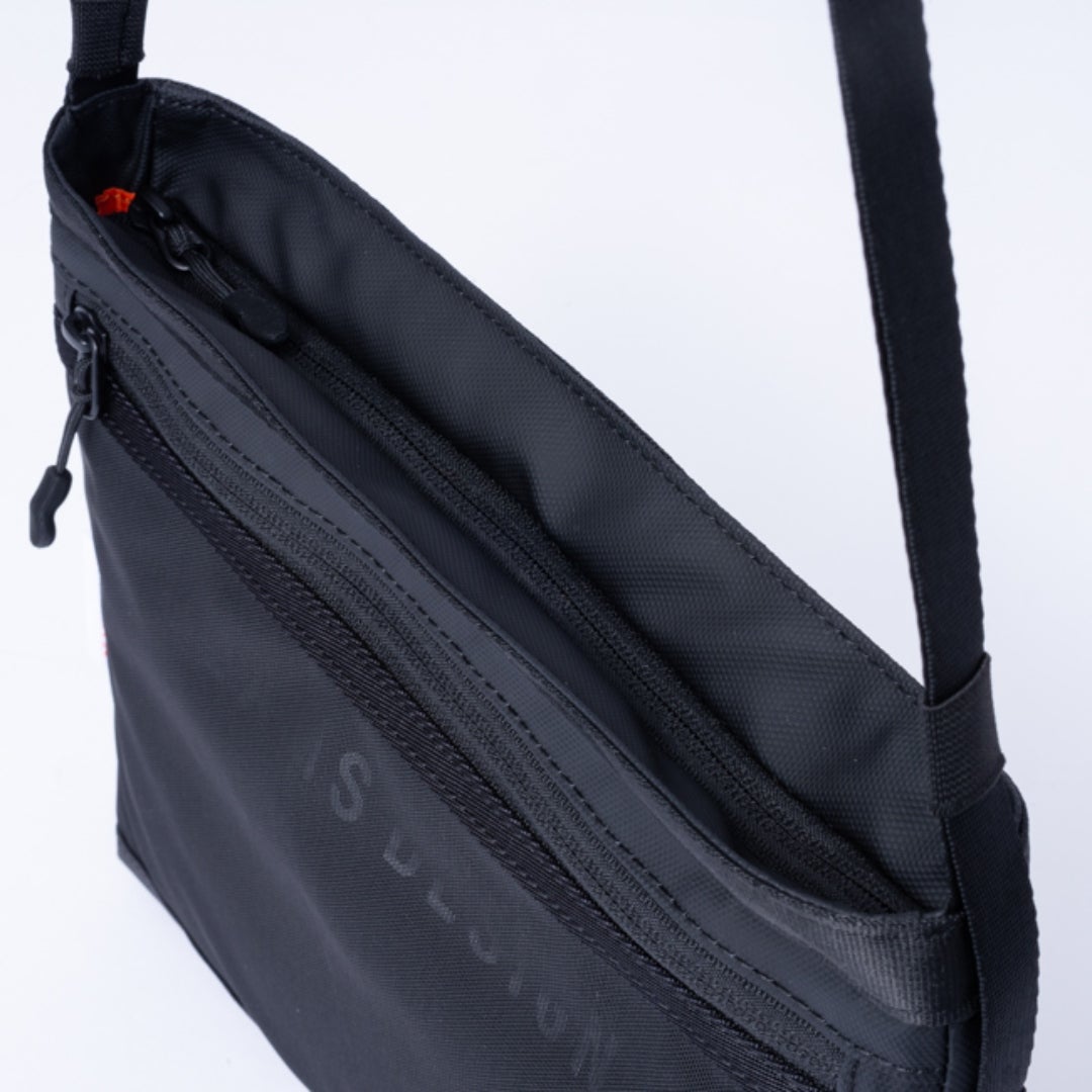 BEAMS DESIGNE LASTIC MESH ショルダーバッグ【BMMH0BS1】 ブラック