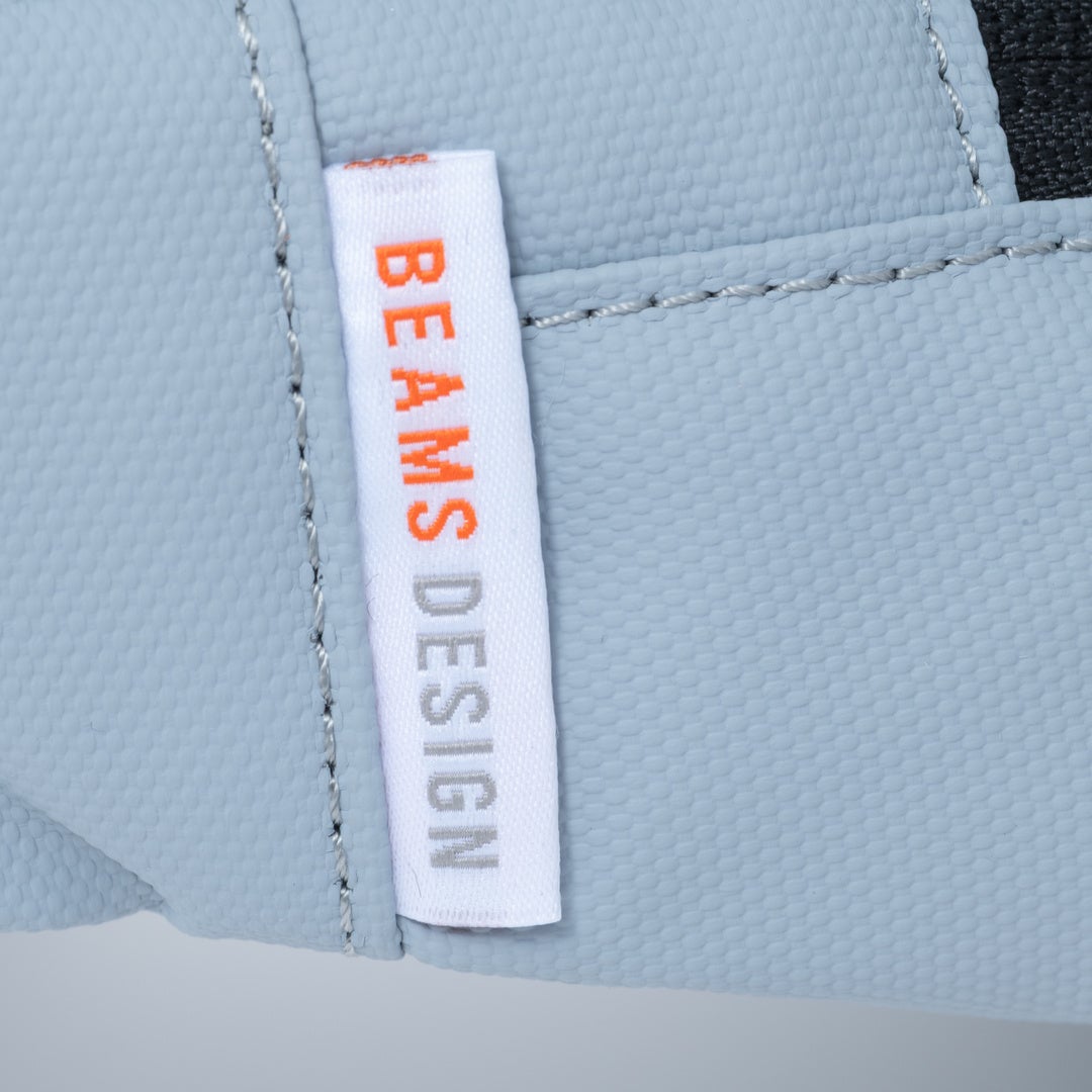BEAMS DESIGN ELASTIC MESH ボディバッグ【BMMH0BS2】 ライトグレー