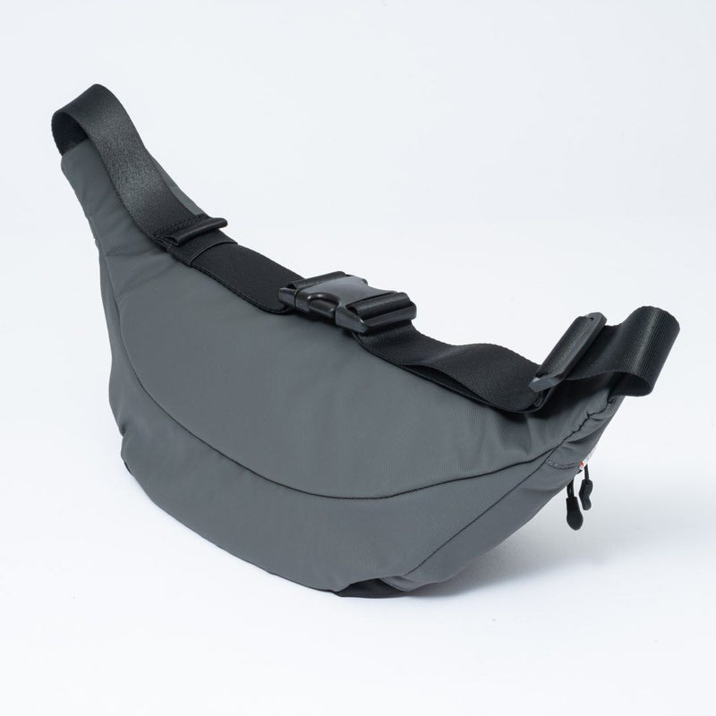 BEAMS DESIGN ELASTIC MESH ボディバッグ【BMMH0BS2】 グレー