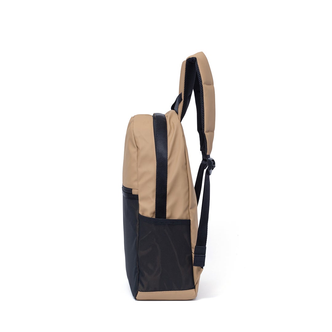 BEAMS DESIGNE LASTIC MESH バックパック【BMMH0BR1】 サンドベージュ