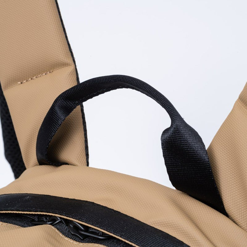 BEAMS DESIGN ELASTIC MESH バックパック【BMMH0BR1】 サンドベージュ