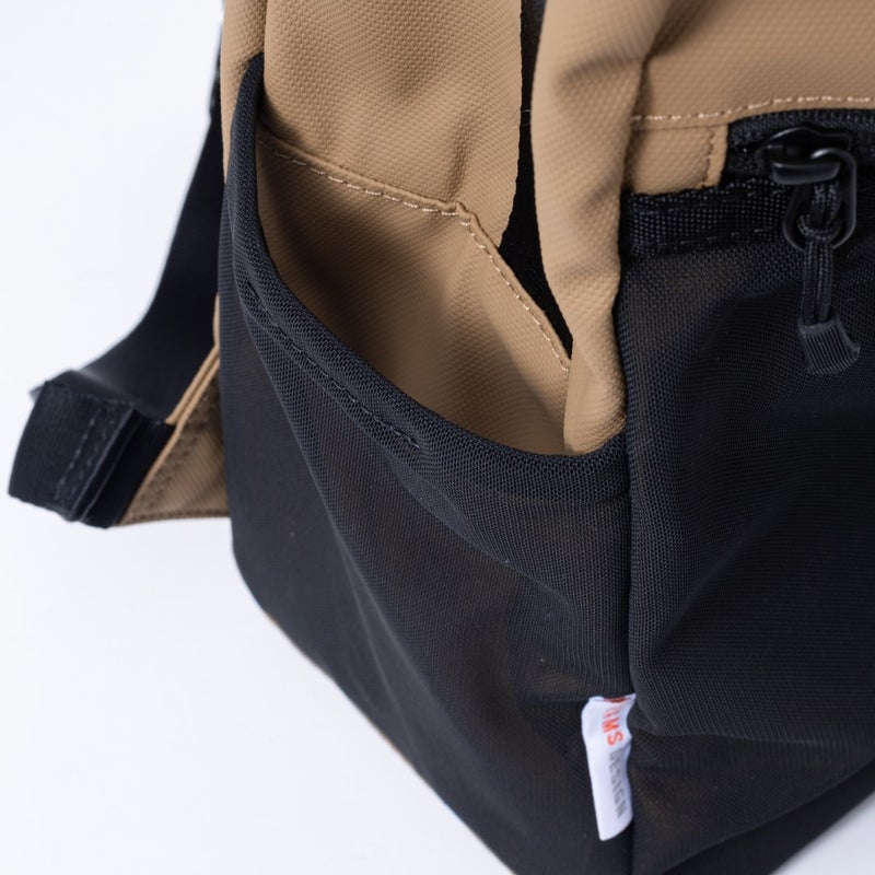 BEAMS DESIGNE LASTIC MESH バックパック【BMMH0BR1】 サンドベージュ