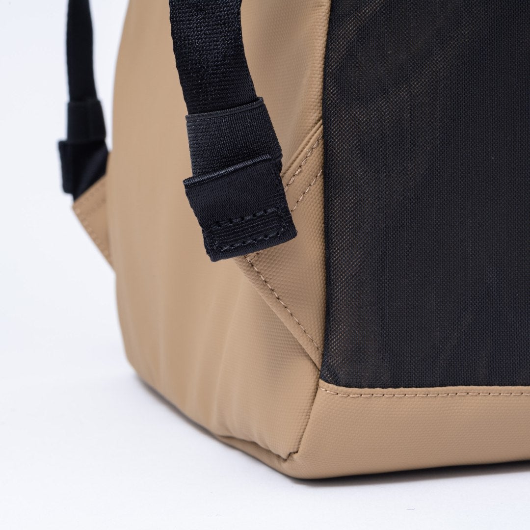 BEAMS DESIGNE LASTIC MESH バックパック【BMMH0BR1】 サンドベージュ