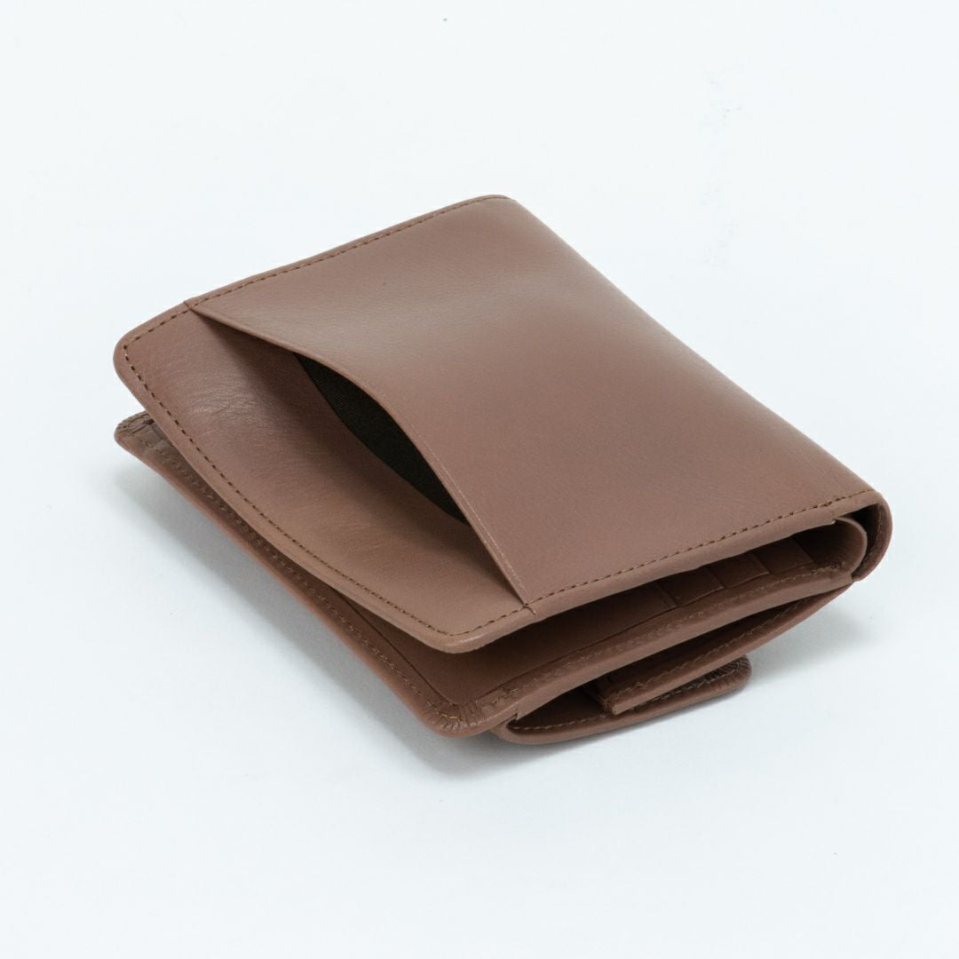 MARGARET HOWELL idea ダウナー 二つ折りBOX財布 商品｜THE BAGMANIA