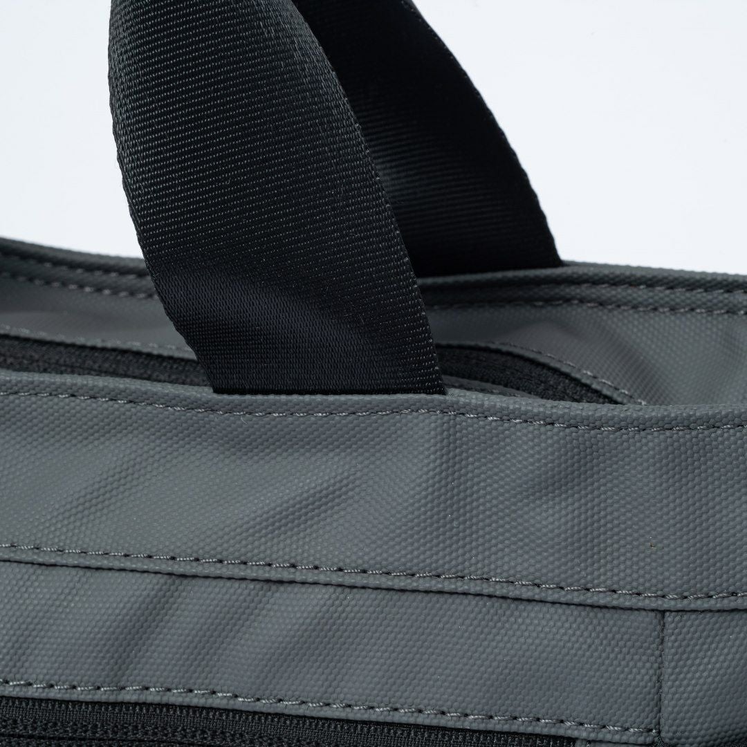 BEAMS DESIGN ELASTIC MESH 2WAYトートバッグ グレー