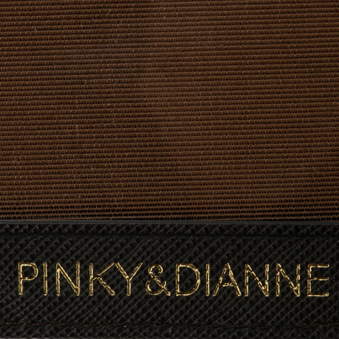 ピンキーアンドダイアン　長財布　パスケース付き　ブラウン　シグネチャー　ロゴ PINKY&DIANNE（ピンキー アンド ダイアン） 長財布 本革 かぶせ 大容量