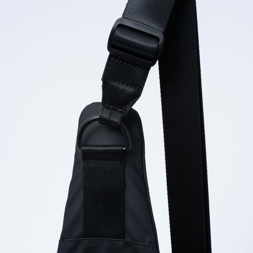 BEAMS DESIGN ELASTIC MESH ボディバッグ【BMMH0BS4】 ブラック