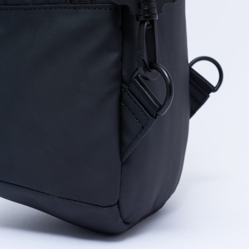 BEAMS DESIGNE LASTIC MESH ボディバッグ【BMMH0BS4】 ブラック