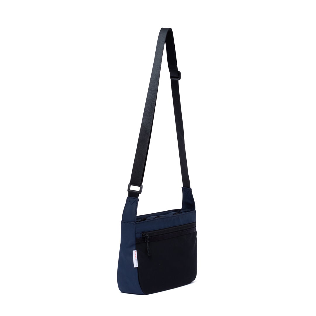 BEAMS DESIGNE LASTIC MESH ショルダーバッグ【BMMH0BS5】 ネイビー