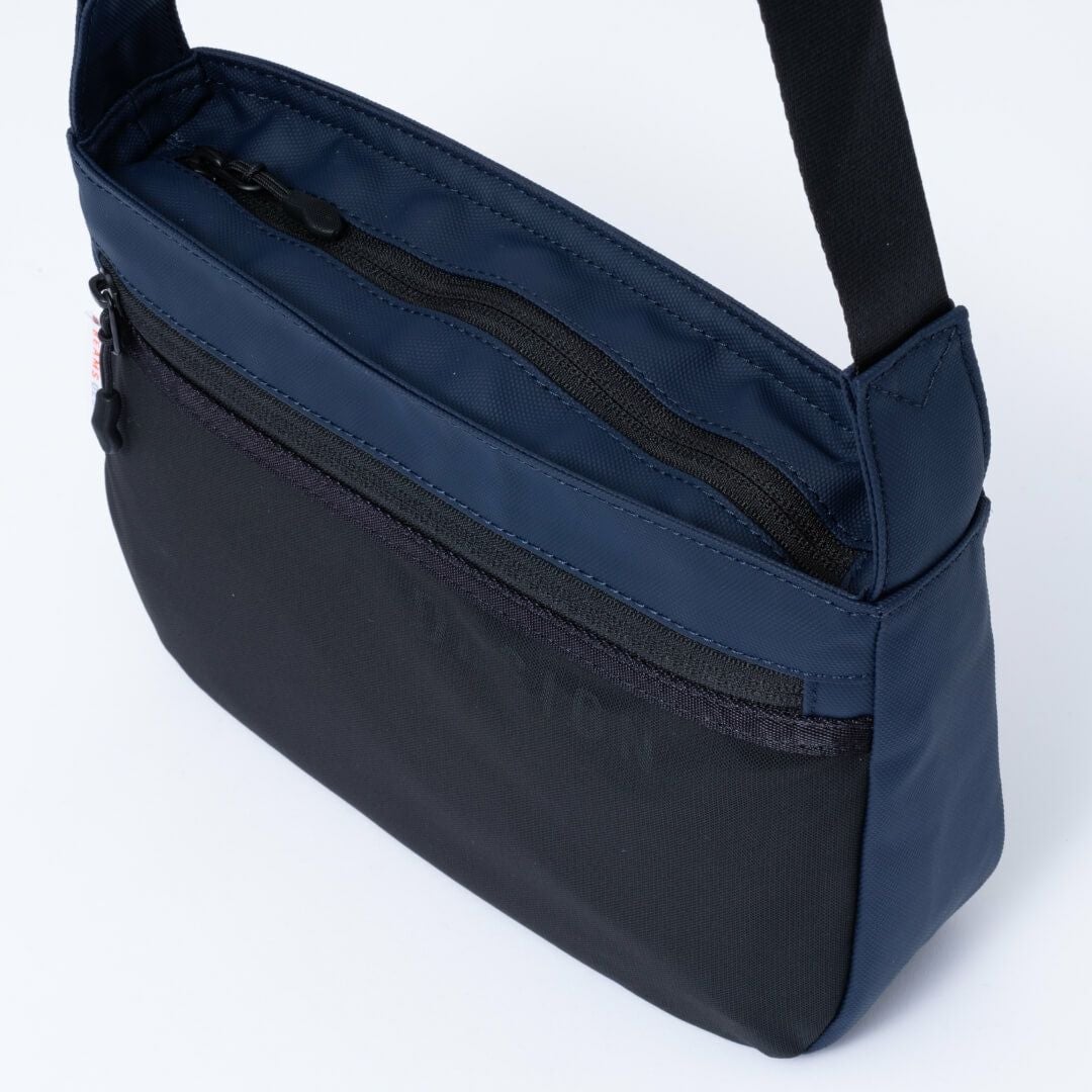 BEAMS DESIGN ELASTIC MESH ショルダーバッグ【BMMH0BS5】 ネイビー