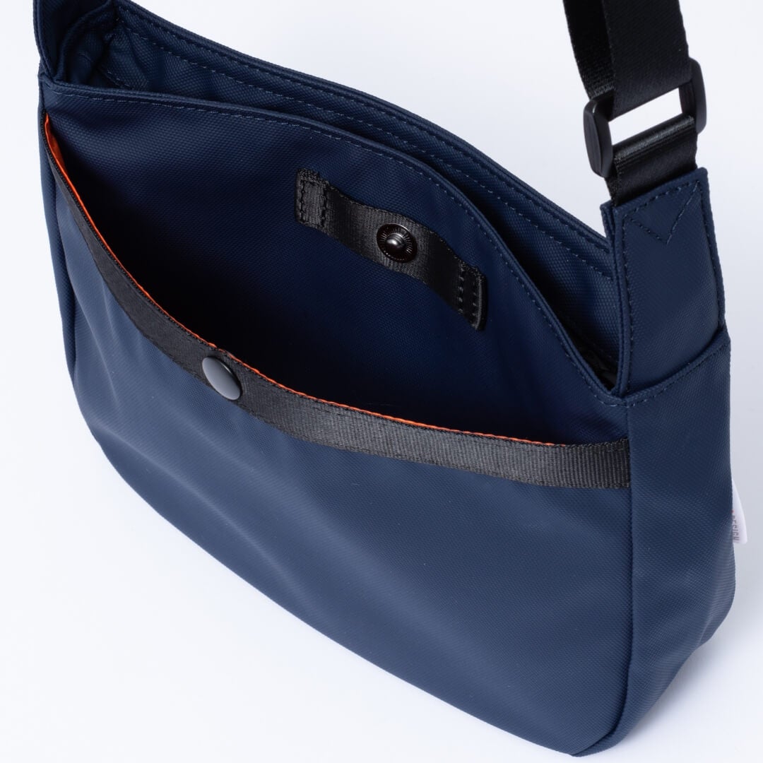 BEAMS DESIGNE LASTIC MESH ショルダーバッグ【BMMH0BS5】 ネイビー
