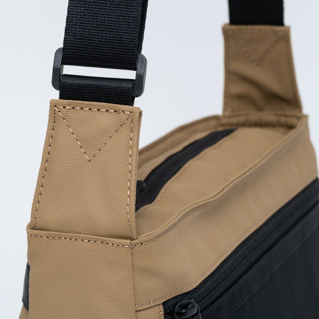 BEAMS DESIGNE LASTIC MESH ショルダーバッグ【BMMH0BS6】 サンドベージュ