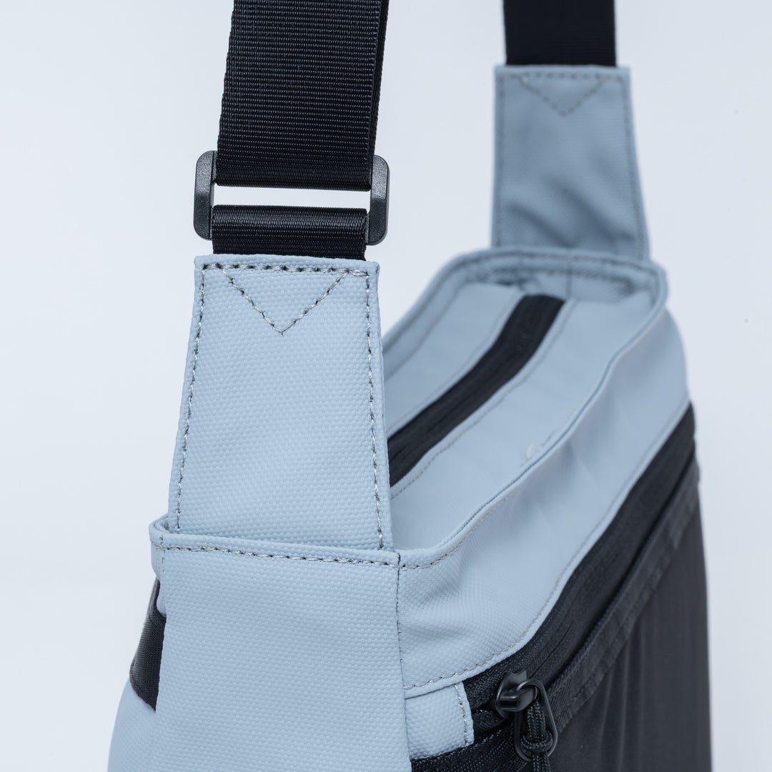 BEAMS DESIGNE LASTIC MESH ショルダーバッグ【BMMH0BS6】 ライトグレー
