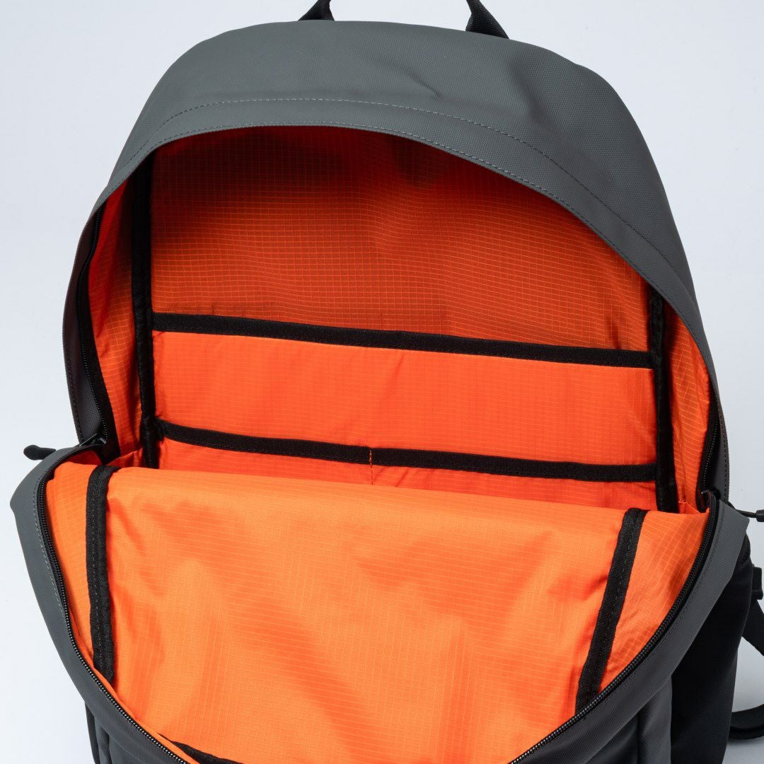 BEAMS DESIGN ELASTIC MESH バックパック【BMMH0BR6】 グレー