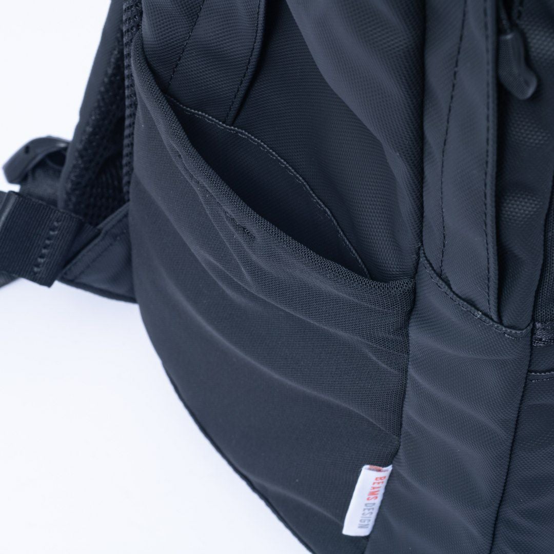 BEAMS DESIGN ELASTIC MESH バックパック【BMMH0BR6】 ブラック
