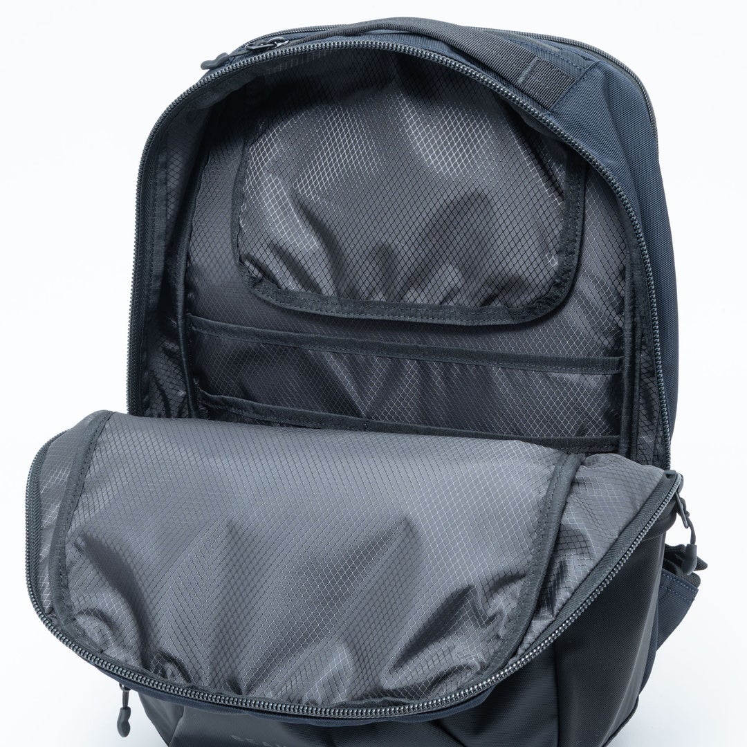 BEAMS DESIGN ABILITY バックパック(M)【BMMH4CR2】 ネイビー