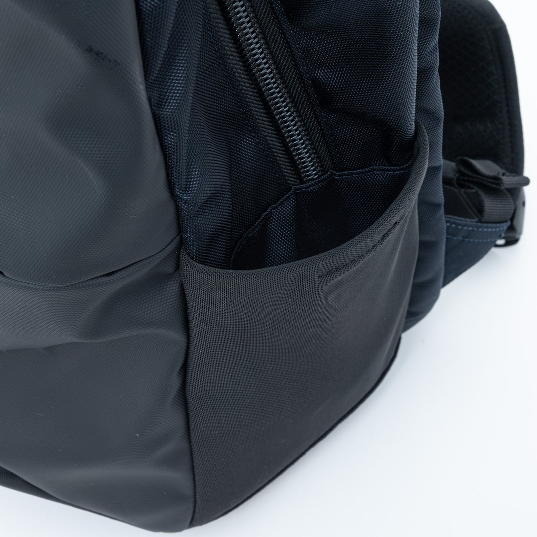 BEAMS DESIGN ABILITY バックパック(M)【BMMH4CR2】 ネイビー