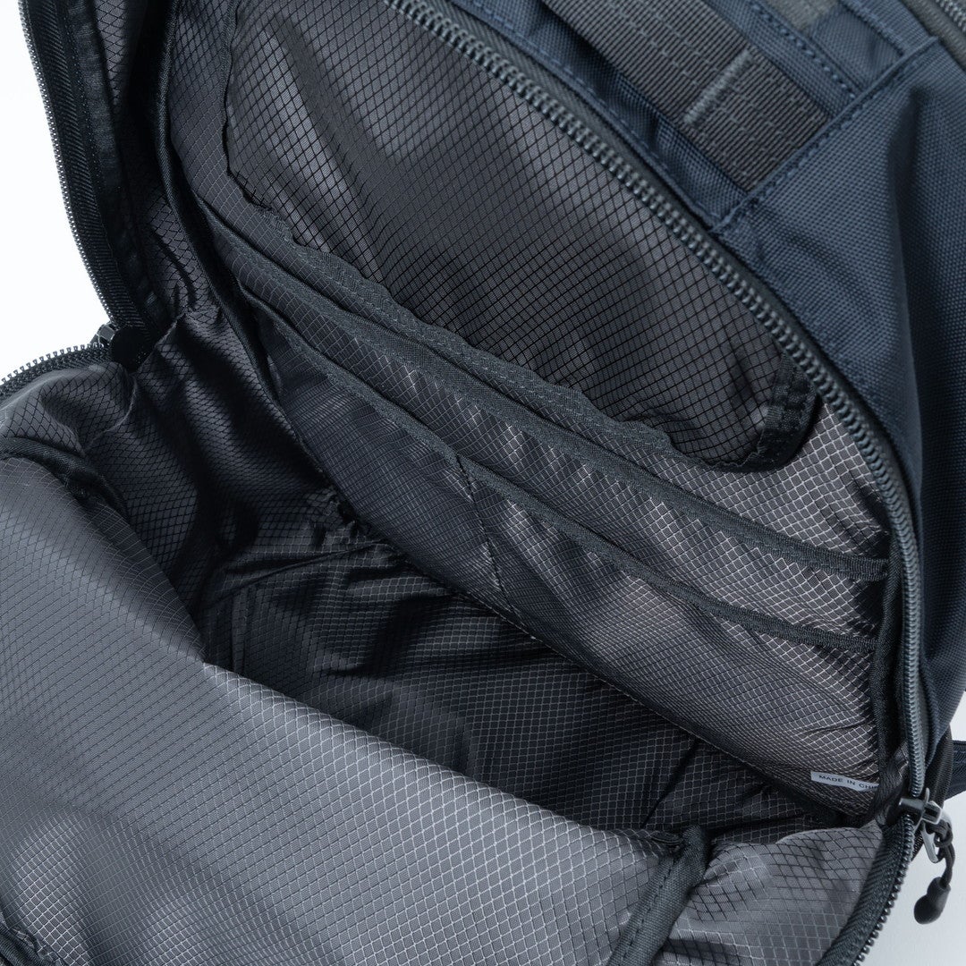 BEAMS DESIGN ABILITY バックパック(M)【BMMH4CR2】 ネイビー