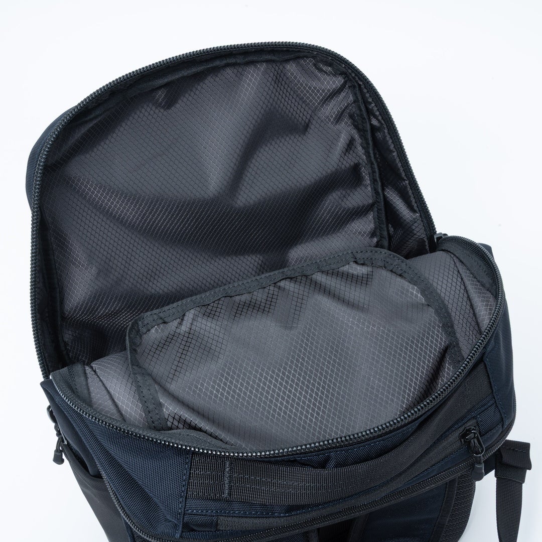BEAMS DESIGN ABILITY バックパック(M)【BMMH4CR2】 ネイビー