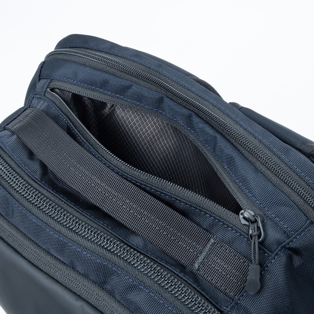 BEAMS DESIGN ABILITY バックパック(L)【BMMH4CR3】 ネイビー