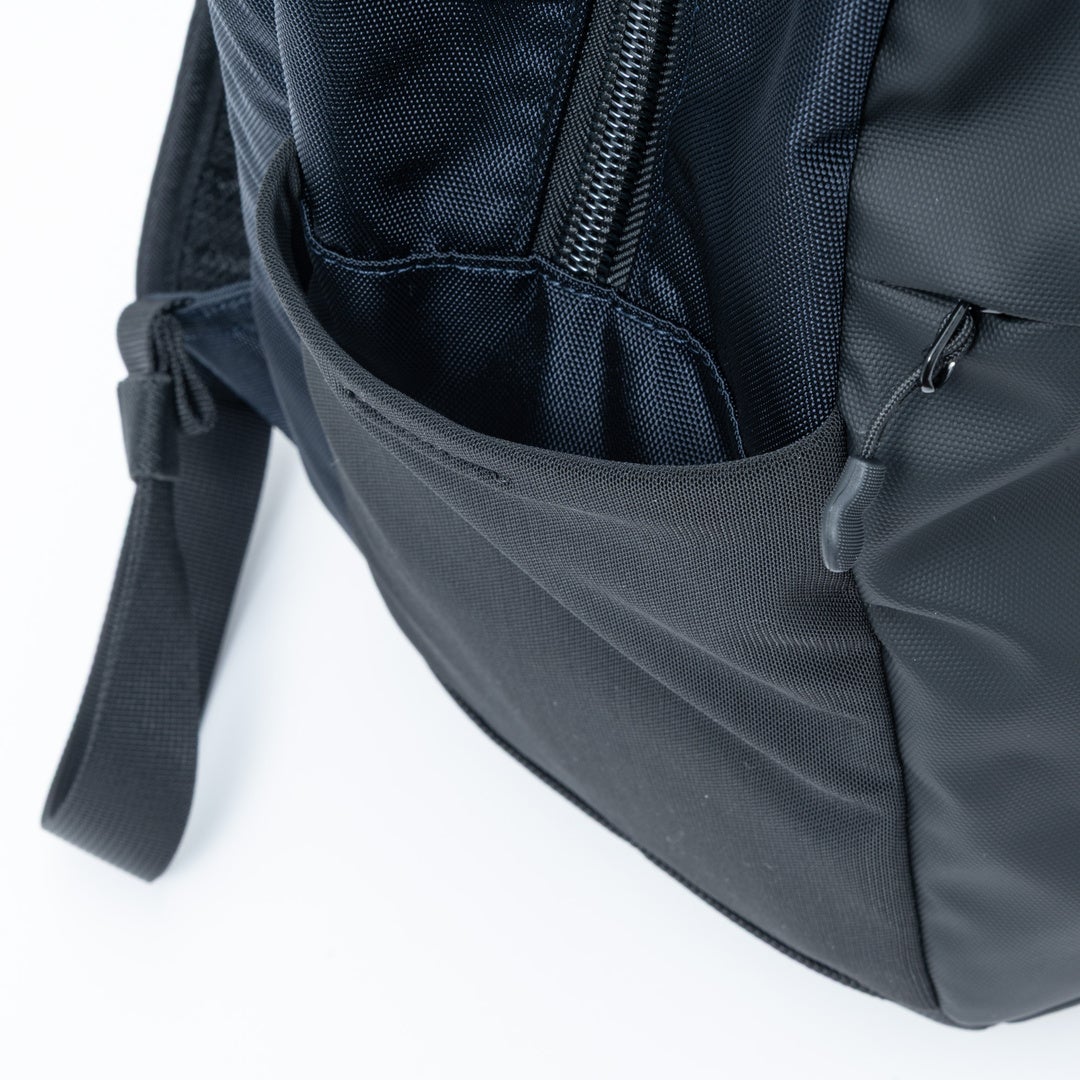 BEAMS DESIGN ABILITY バックパック(L)【BMMH4CR3】 ネイビー