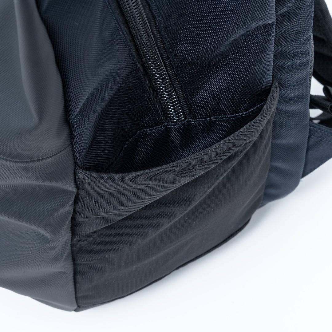 BEAMS DESIGN ABILITY バックパック(L)【BMMH4CR3】 ネイビー