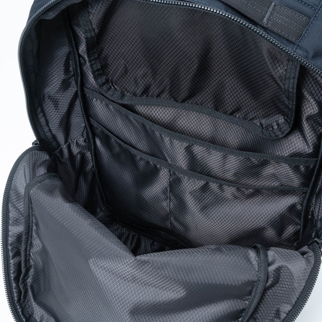 BEAMS DESIGN ABILITY バックパック(L)【BMMH4CR3】 ネイビー