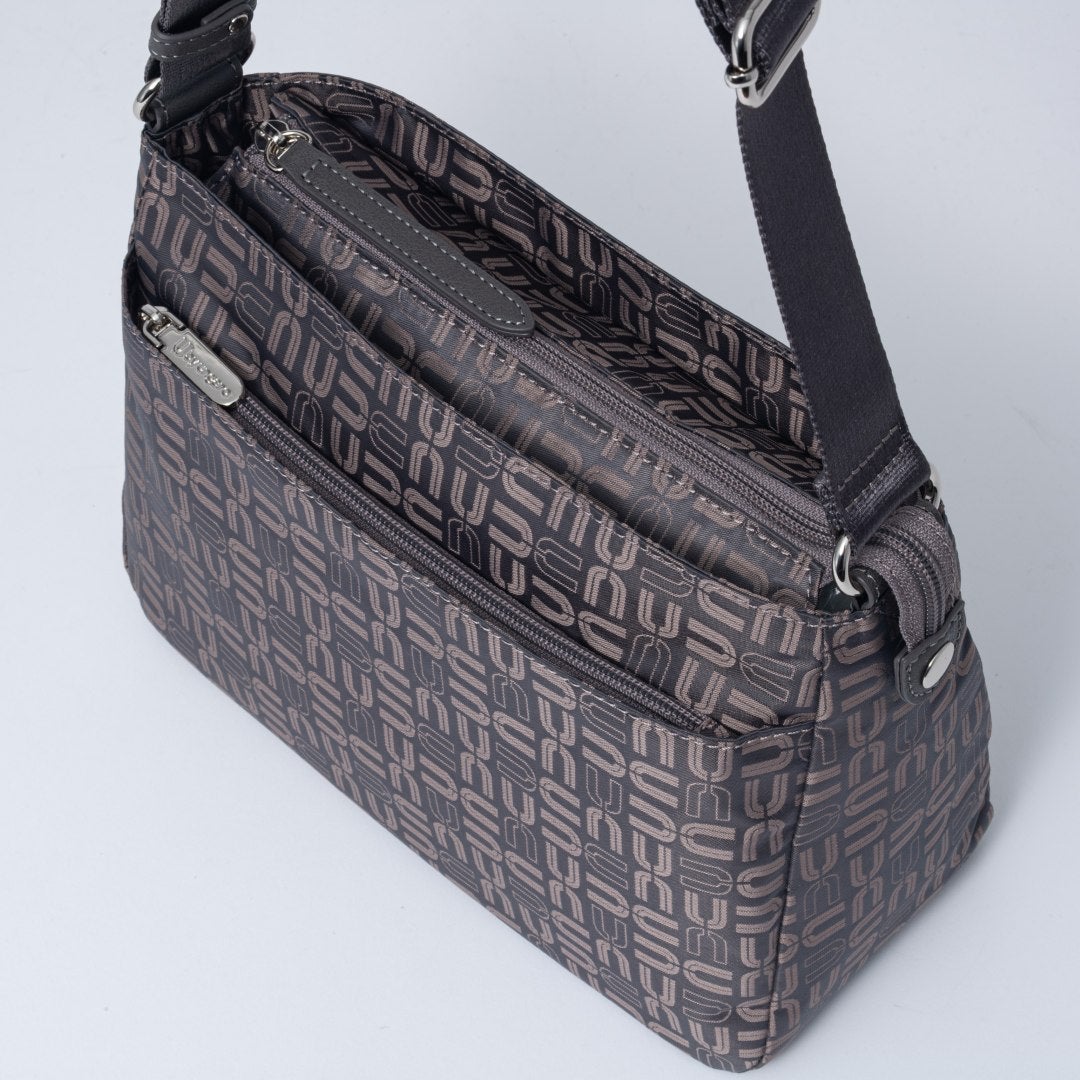 U by ungaro フランシーヌ 横型ショルダー(B) チャコールグレー