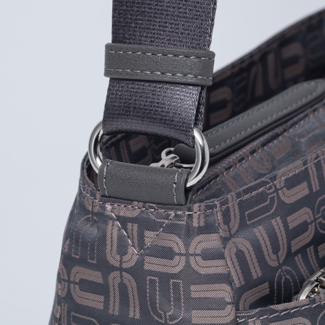U by ungaro フランシーヌ 横型ショルダー(B) チャコールグレー