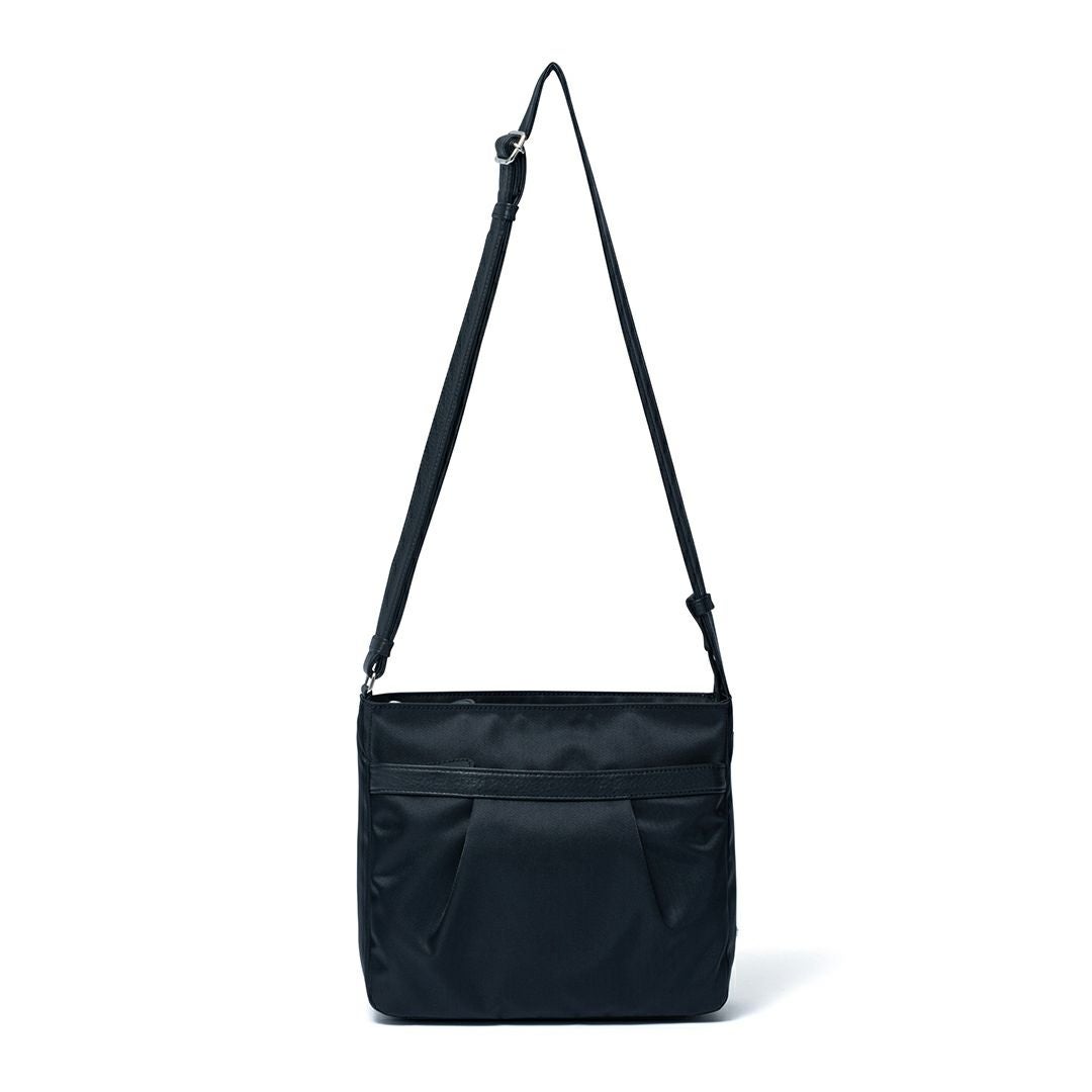 U by ungaro ユーバイウンガロ 札入 くろ U by ungaro フィーユ ショルダー 商品｜THE BAGMANIA