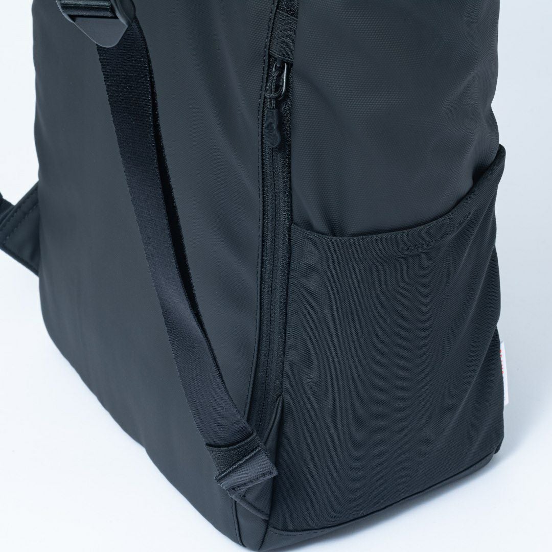 BEAMS DESIGN ELASTIC MESH バックパック 商品｜THE BAGMANIA