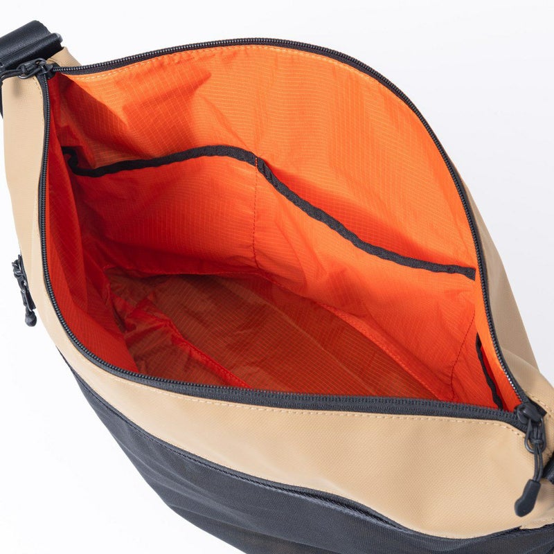 BEAMS DESIGN ELASTIC MESH ショルダーバッグ【BMMH0BSA】 サンドベージュ