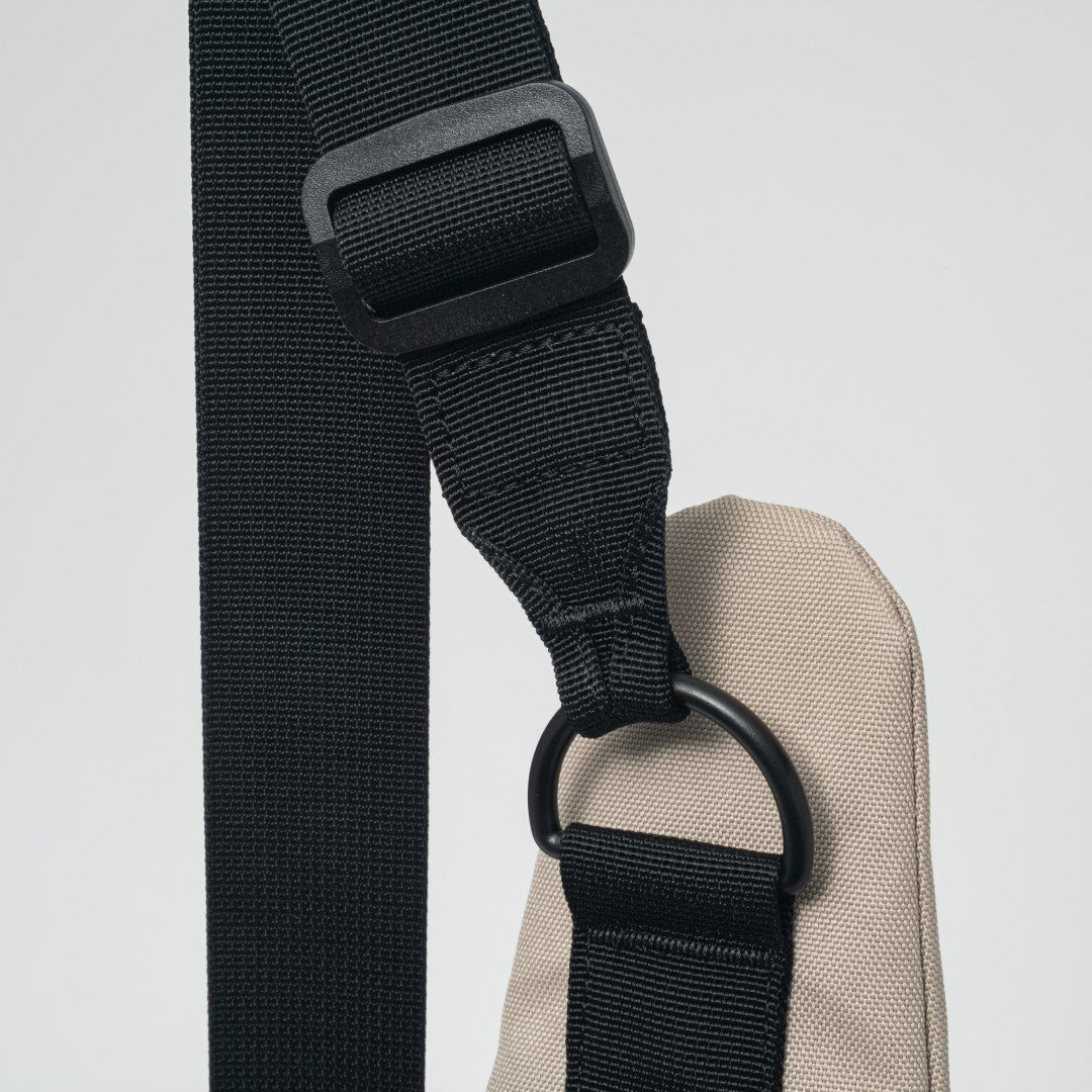 BEAMS DESIGN Every One 縦型ボディバッグ ベージュ