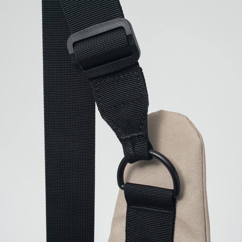 BEAMS DESIGN Every One 縦型ボディバッグ ベージュ