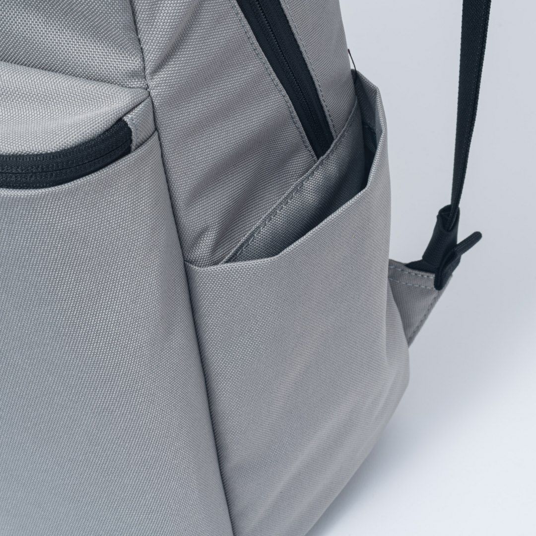 BEAMS DESIGN Every One バックパック グレー