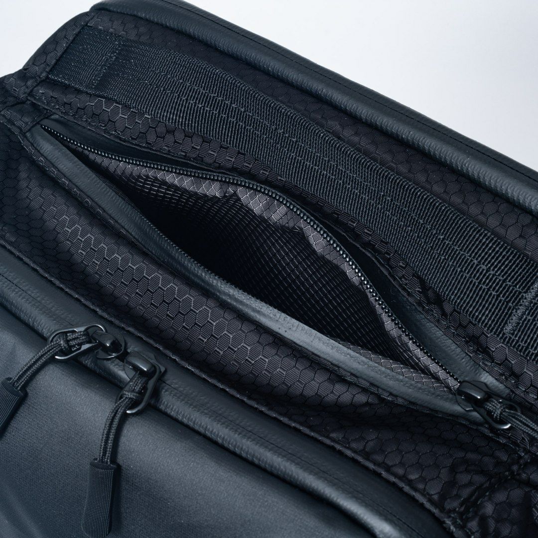 BEAMS DESIGN Waterproof バックパック(S) ブラック