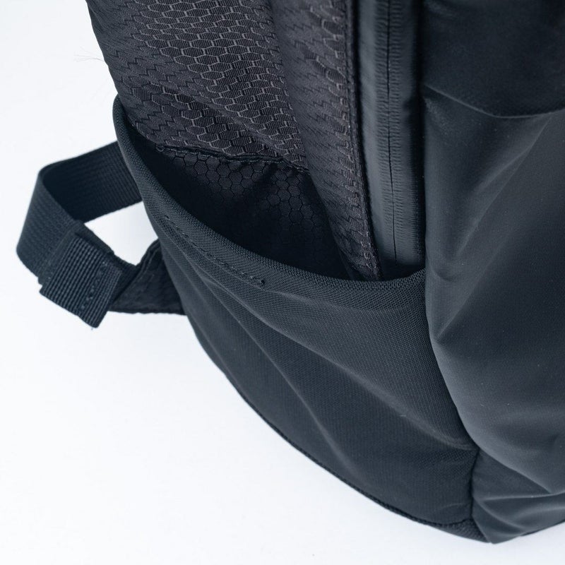 BEAMS DESIGN Waterproof バックパック(S) ブラック