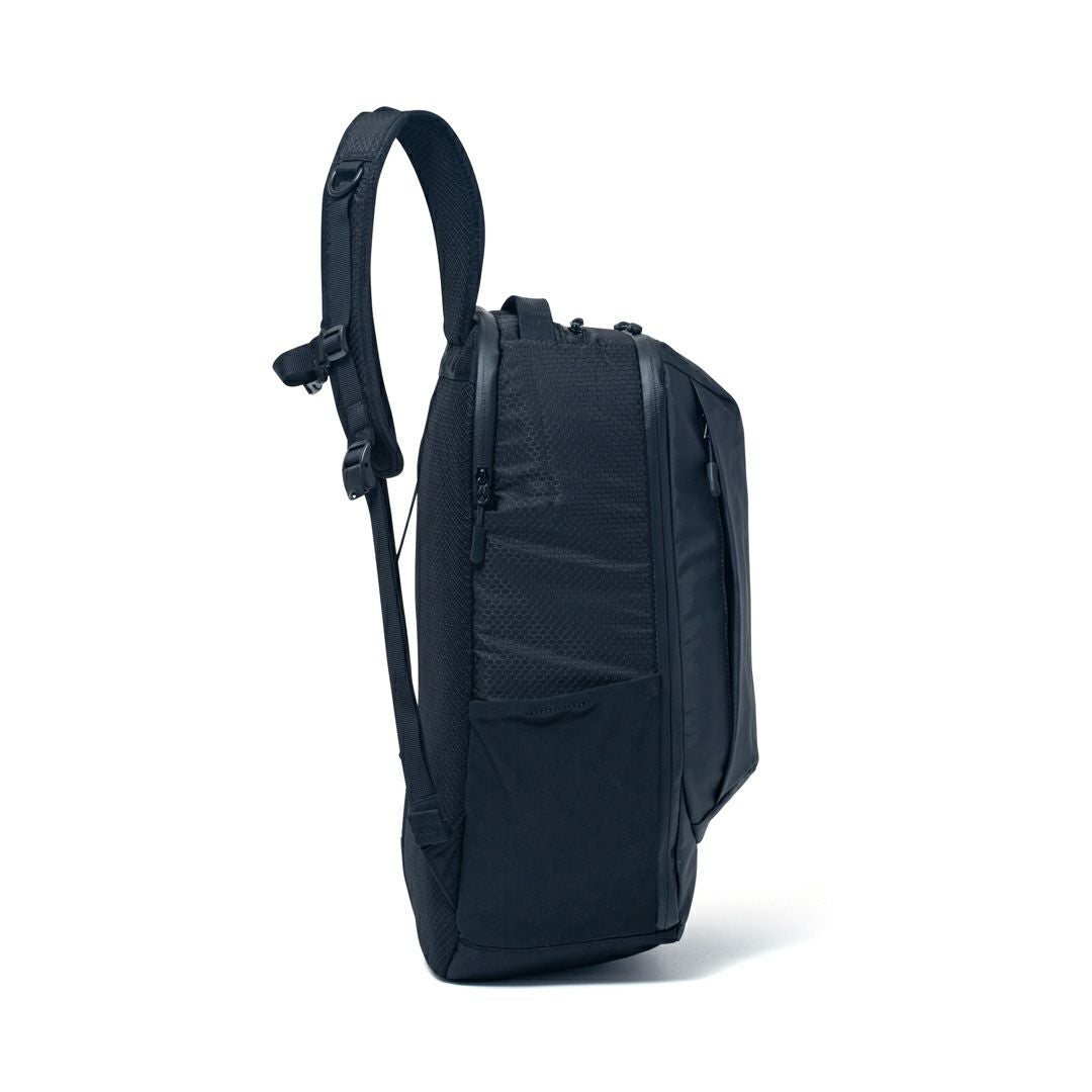 BEAMS DESIGN Waterproof バックパック(L) ブラック