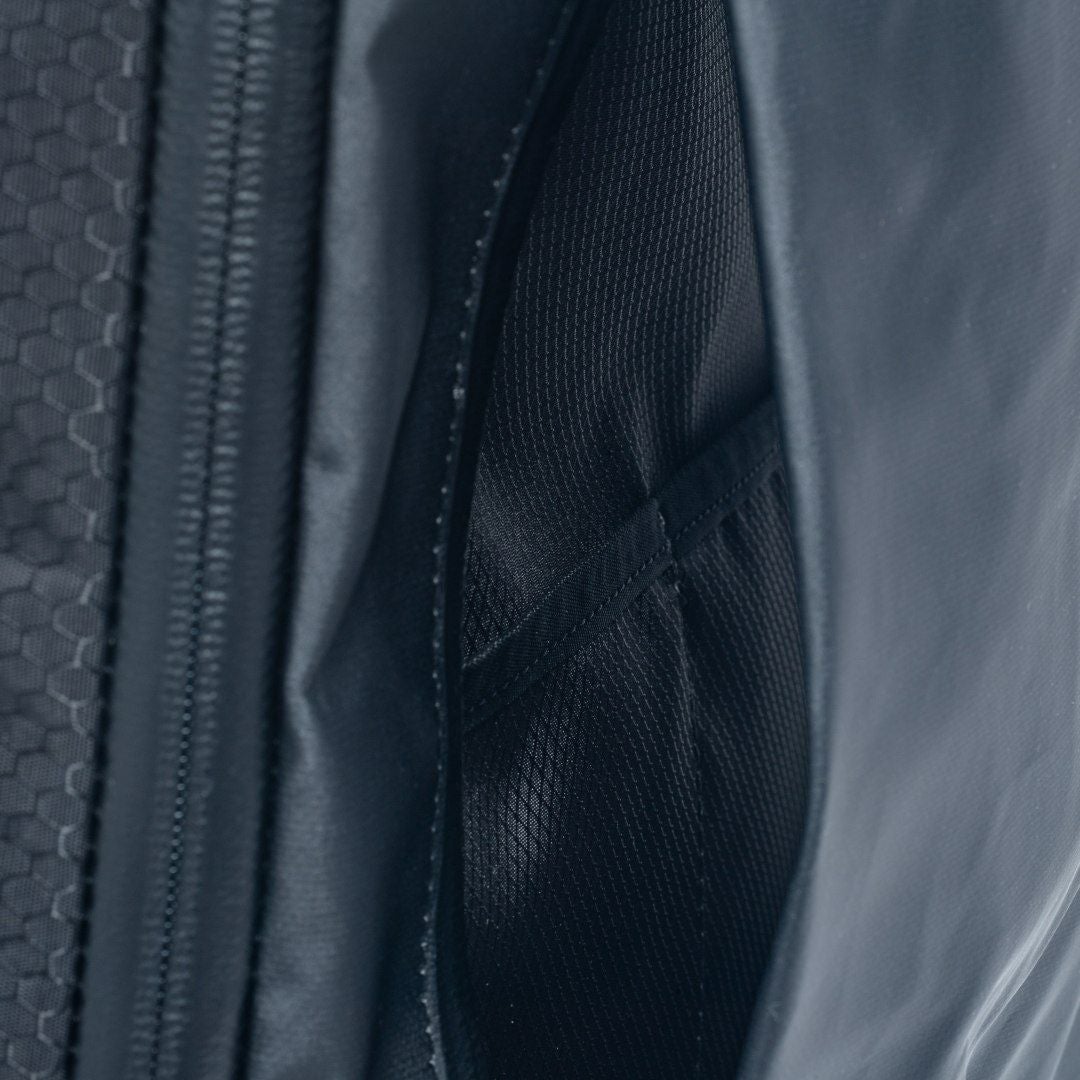 BEAMS DESIGN Waterproof バックパック(L) ブラック