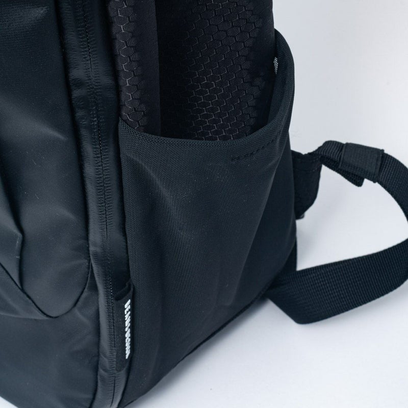 BEAMS DESIGN Waterproof バックパック(L) ブラック
