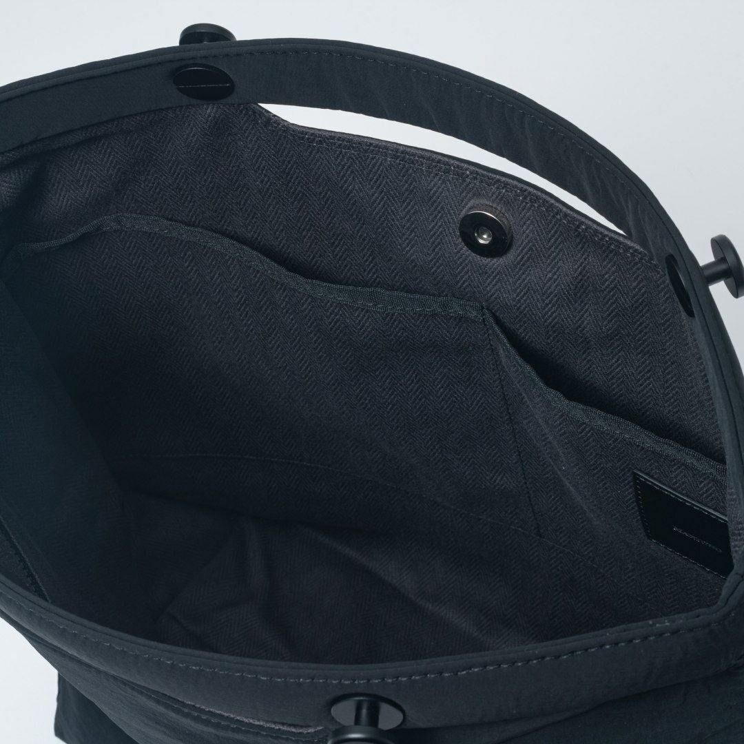 MANIUNO KAJIF トートバッグ(M) ブラック