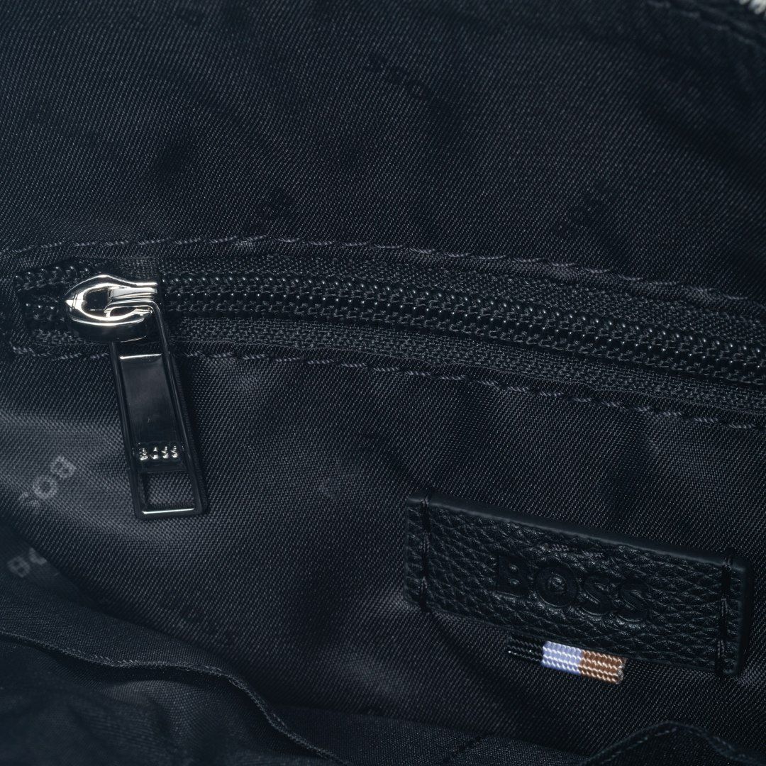 BOSS Ray_S zip env N. ショルダーバッグ【HBMH5YS1】 商品｜THE BAGMANIA