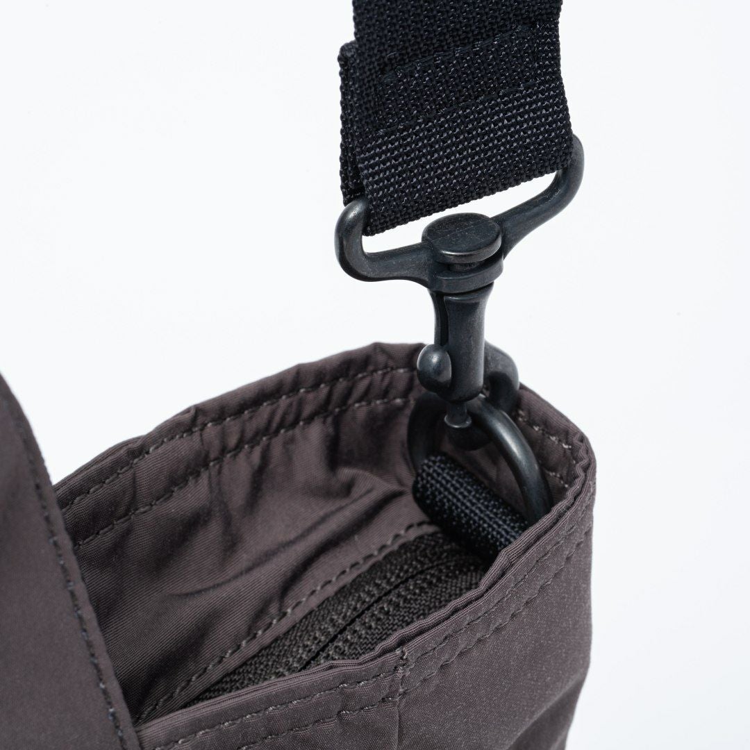 MARGARET HOWELL idea マドックス 2WAYハンド 商品｜THE BAGMANIA