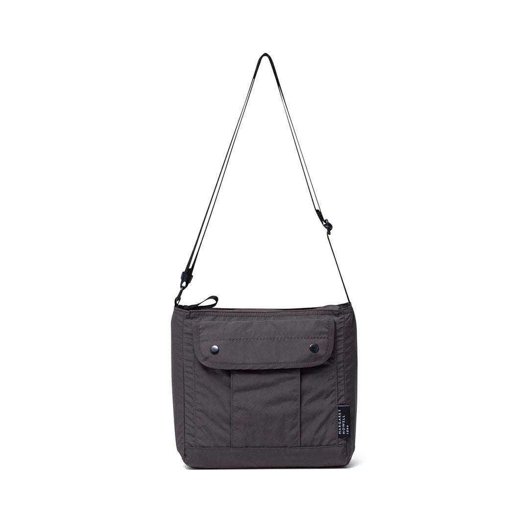 MARGARET HOWELL idea マドックス ショルダー チャコールグレー