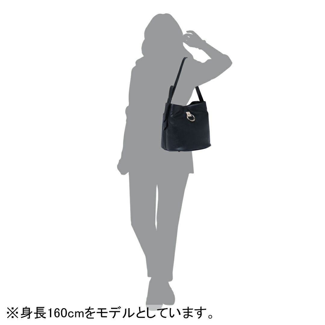 JILL STUART クレッセント ワンショルダー