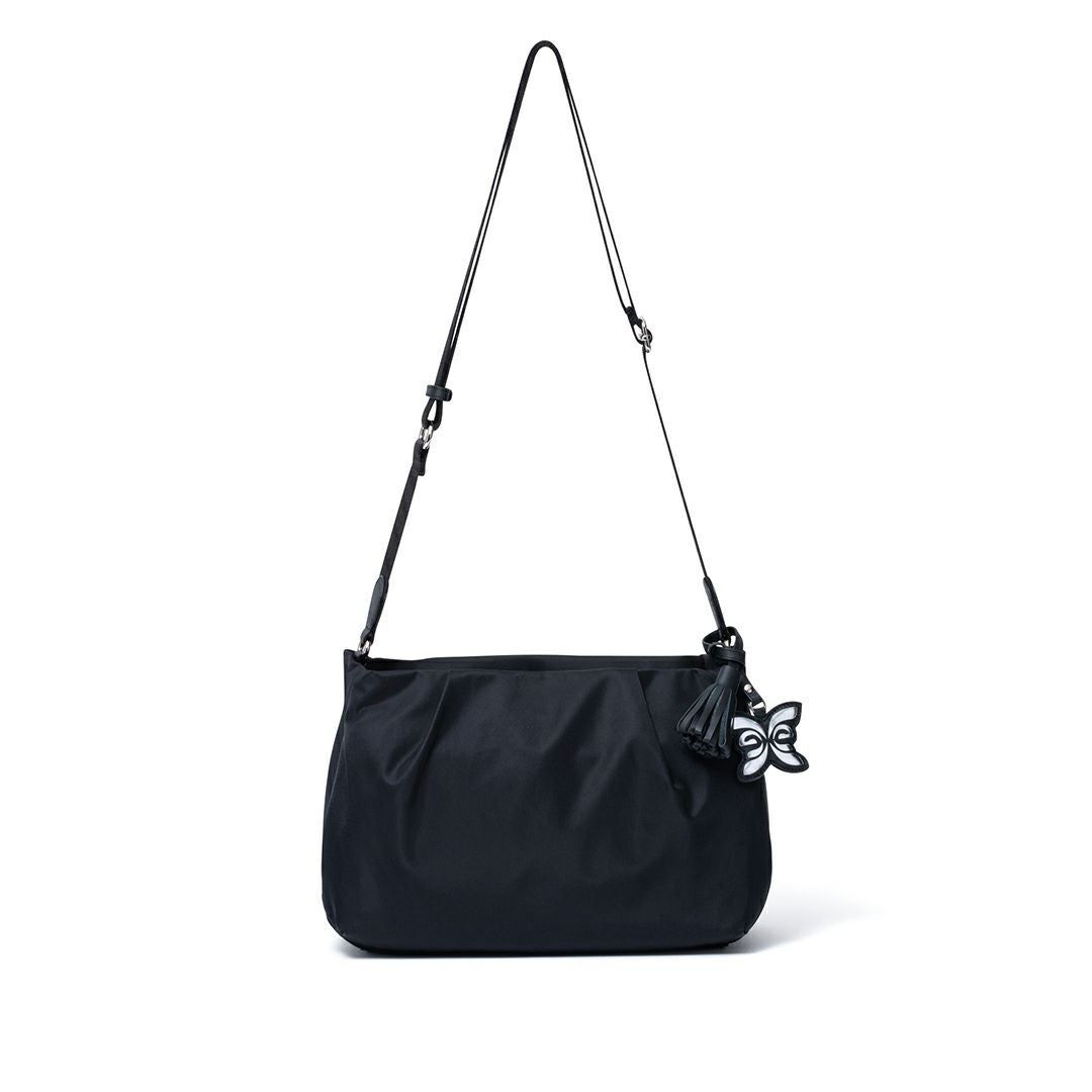 ungaro ショルダーバッグ 黒 美品 U by ungaro(ユーバイ ウンガロ) 2A・プリューム ショルダーバッグ