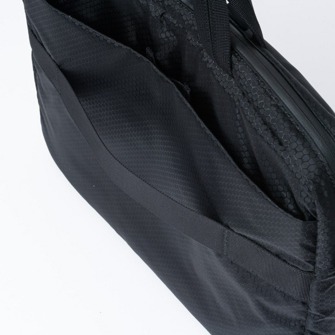 BEAMS DESIGN Watertight ブリーフケース(S)【BMMH5GT2】 ブラック