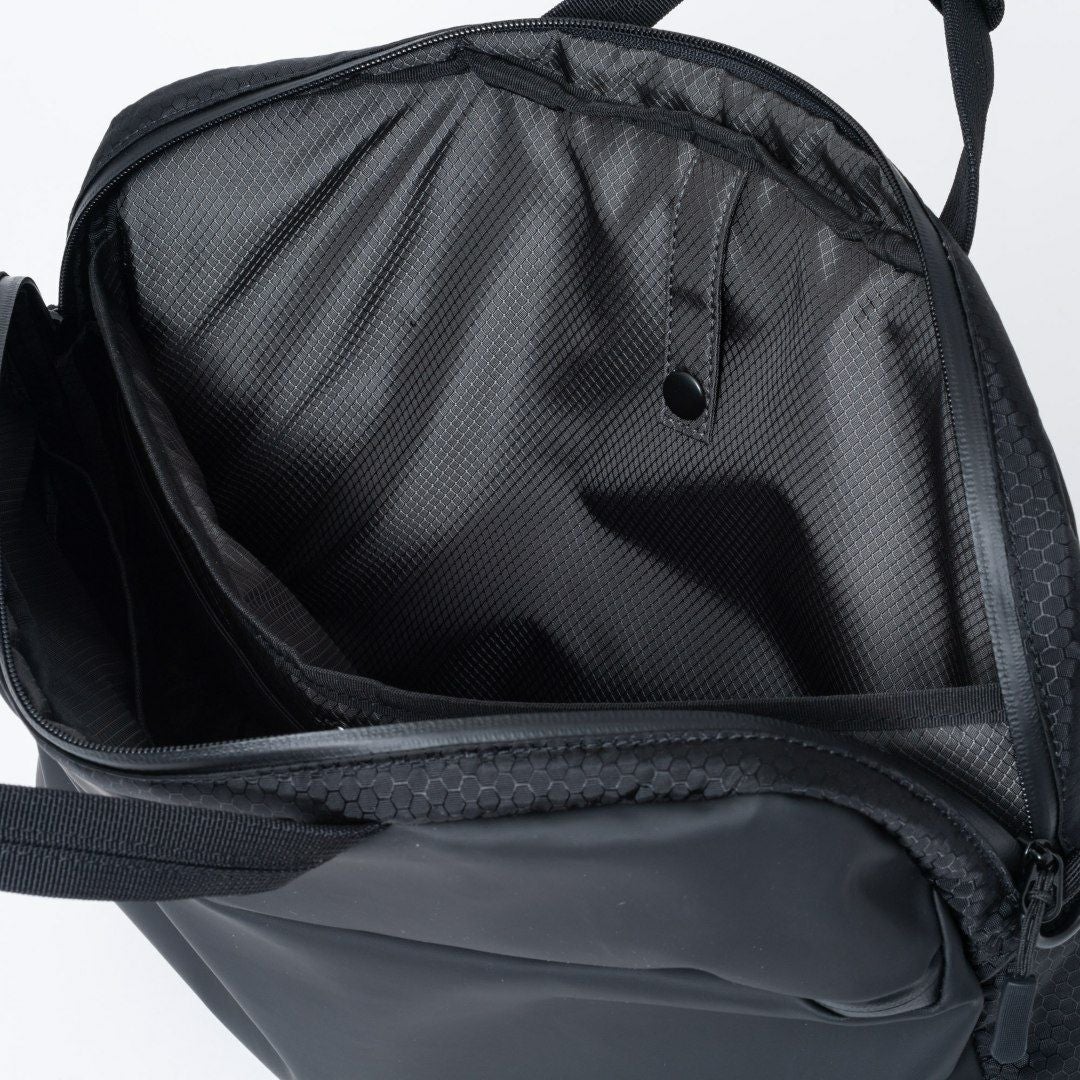 BEAMS DESIGN Watertight ブリーフケース(S)【BMMH5GT2】 ブラック